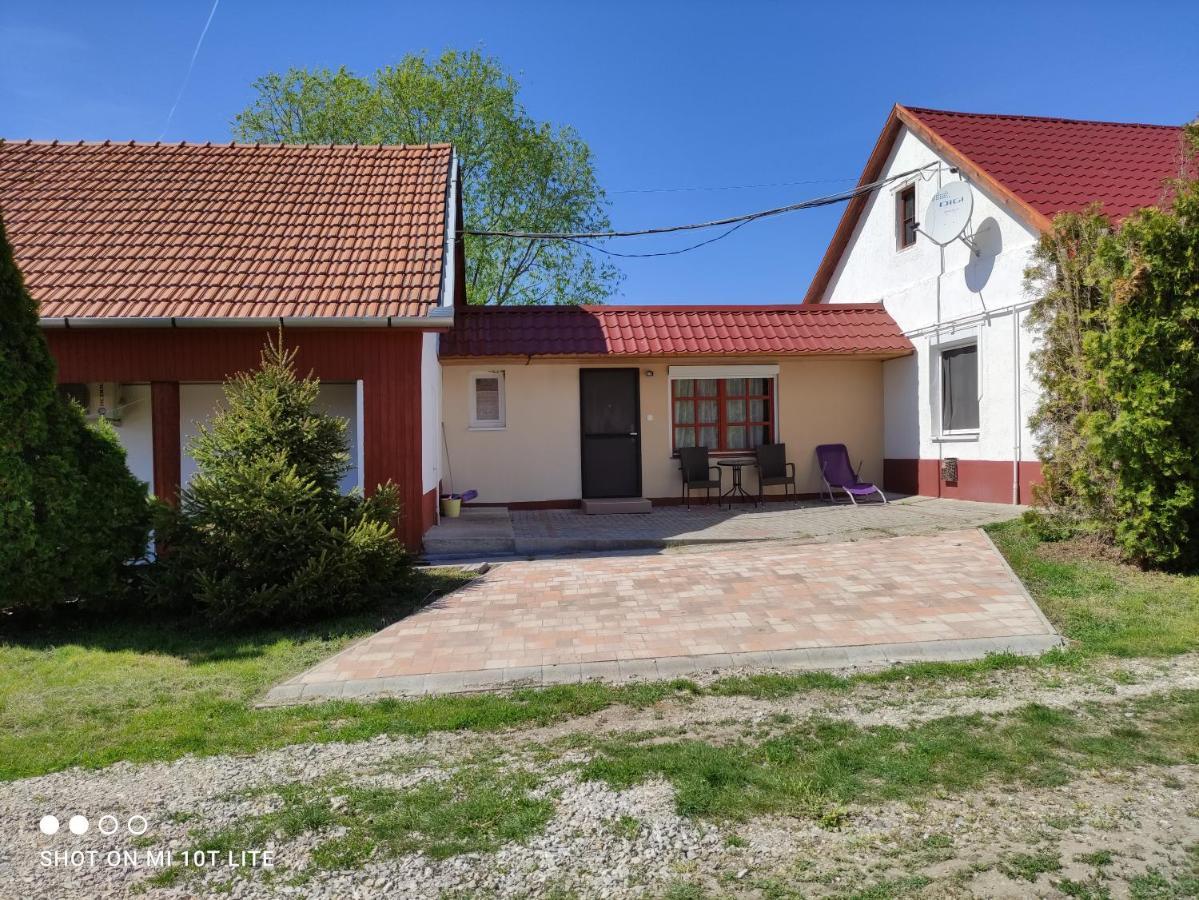Rakoczi Vendeghaz Apartment Poroszló Екстериор снимка